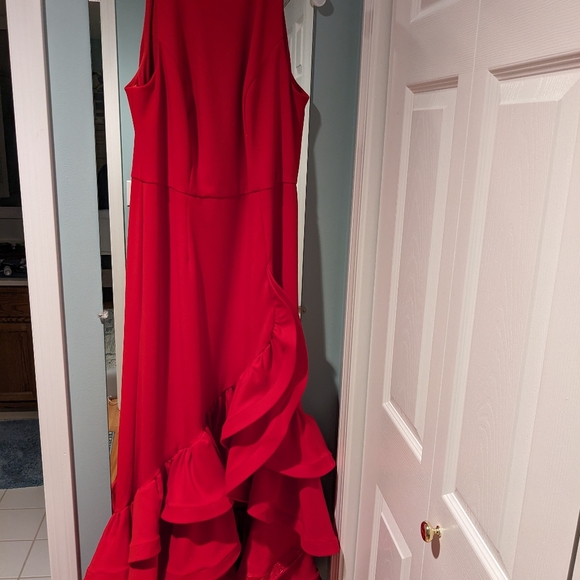 Red evening gown - Picture 3 of 6